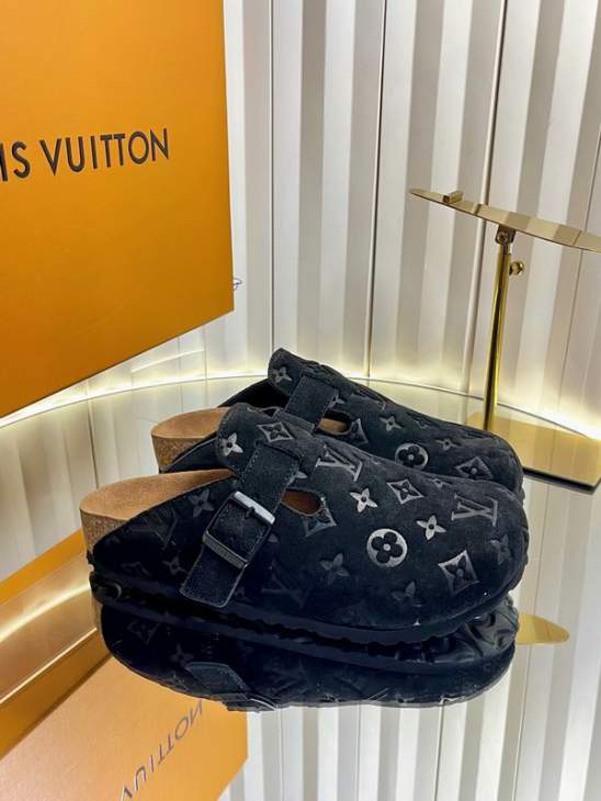 Picture of Louis Vuitton Slippers _SKULVsz35-45mnq01031094
